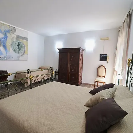 Ecclesia Apartment *